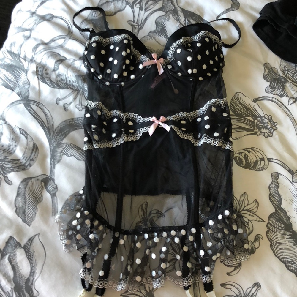 Victoria secret lingerie bustier NWT 34c
